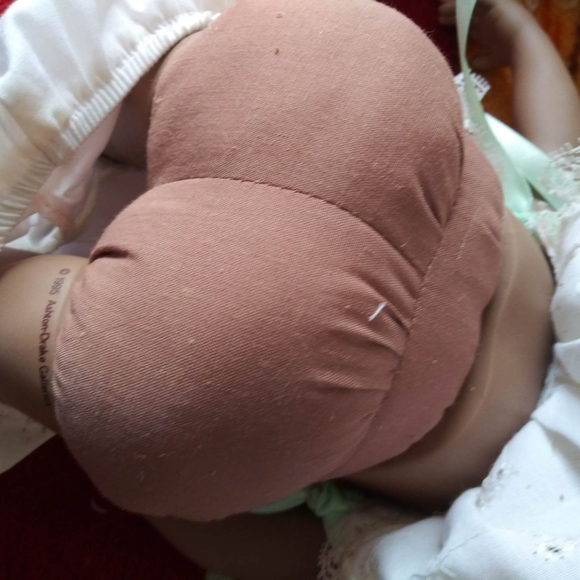 Whitney, porcelain doll - Picture 7 of 10